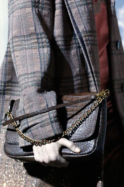 Look 28